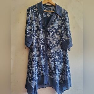 Alice + Olivia Connor Roll Handkerchief Shirtdress Size M, Blue + White